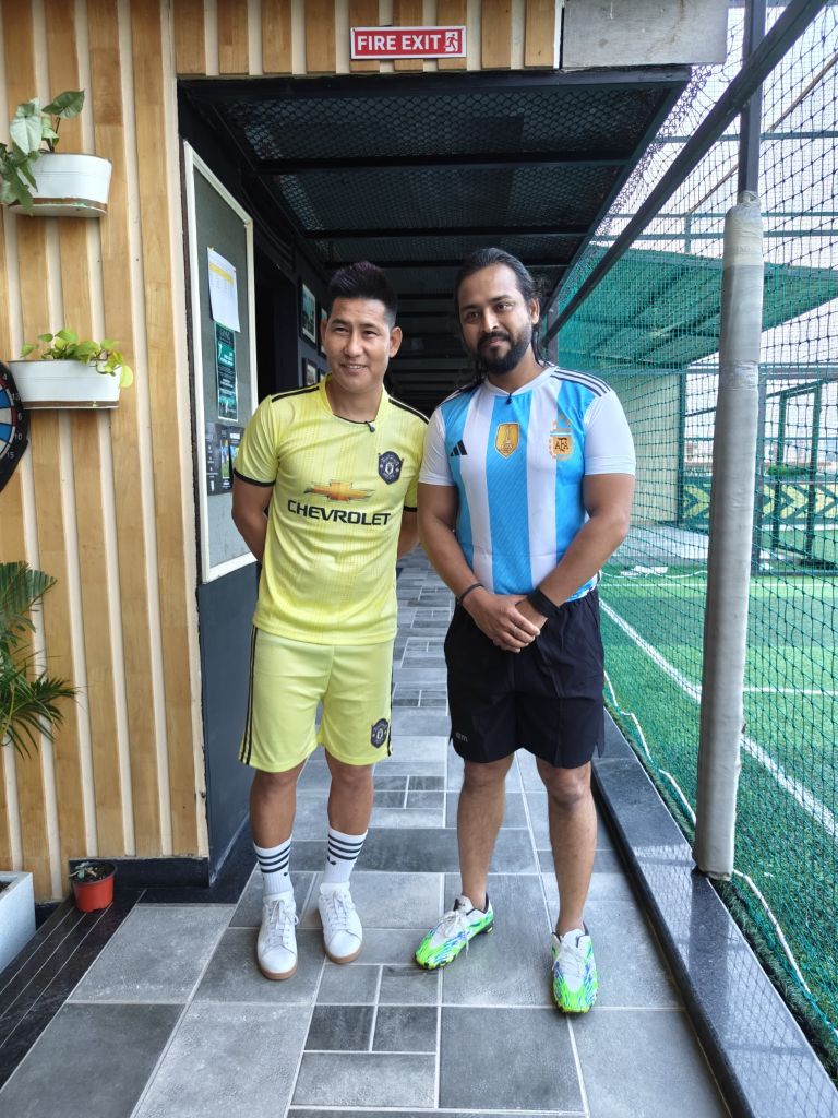 LessonThrills trainer Rashed Hossain discussing leadership mindset with athlete Nadong Bhutia